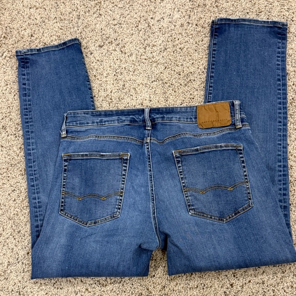 Men’s American Eagle Outfitters Flex Slim Straight Jeans in Medium Blue - Picture 2 of 8